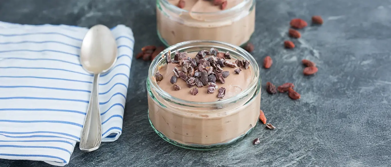 Entdecke leckere proteinreiche Desserts, die deine Fitnessziele unterstützen. Unser Rezept für Protein-Schokoladenmousse ist nicht nur köstlich, sondern auch ideal für deinen Muskelaufbau. Dieses einfache Protein-Mousse-Rezept ist perfekt für Fitness-Enth
